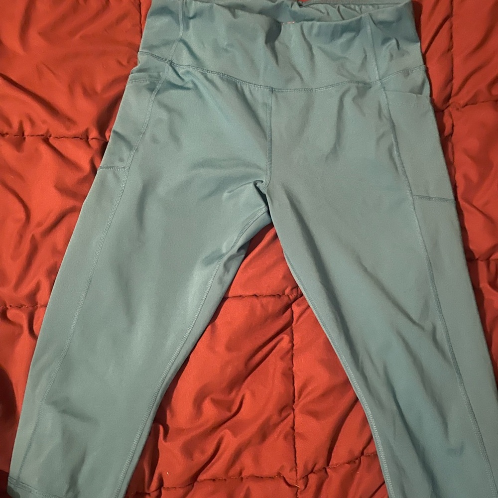 Avia womens Teal capri leggings
